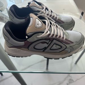 Dior shoes for men for sale! Serious buyers and motivated to sell